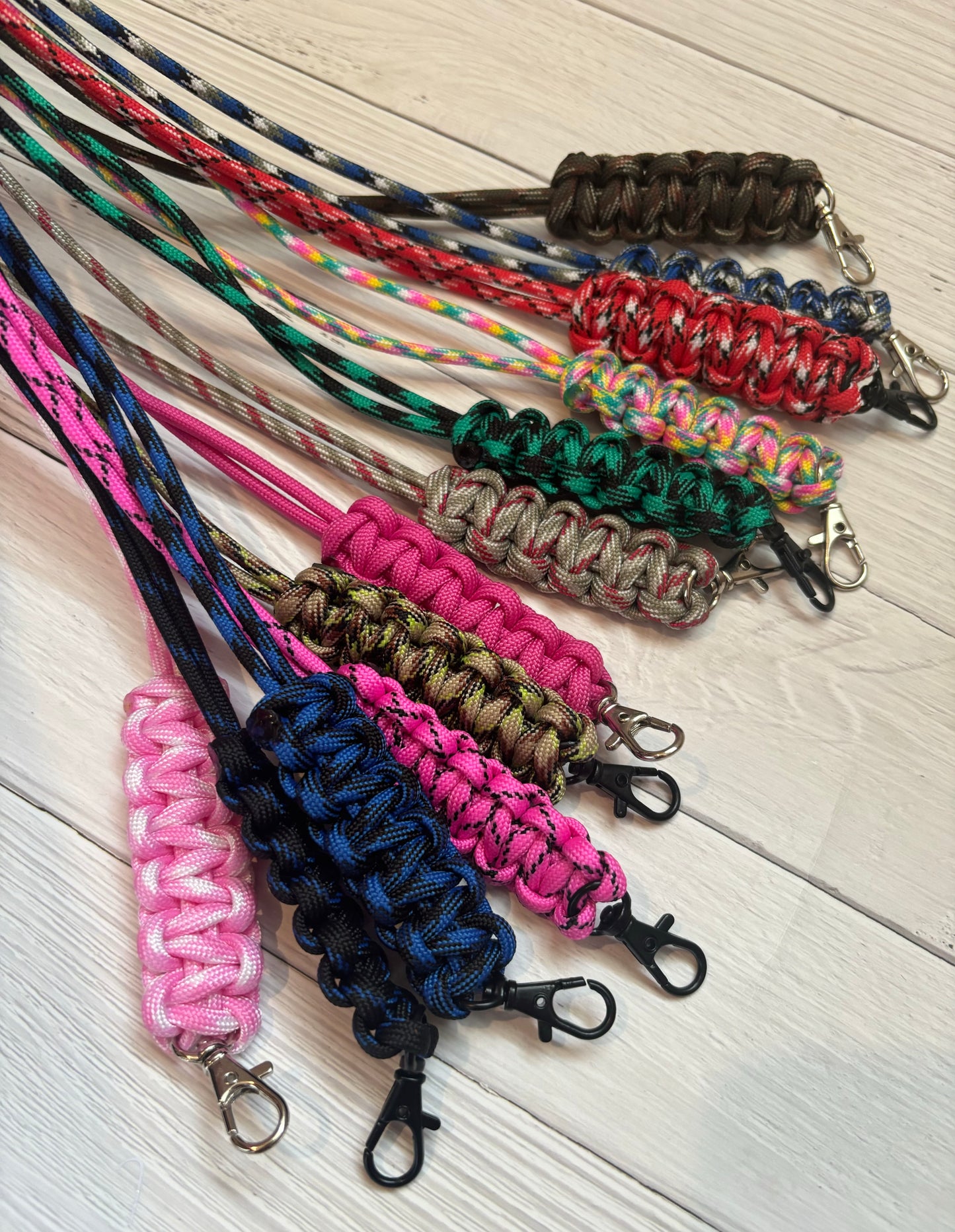 Paracord lanyard
