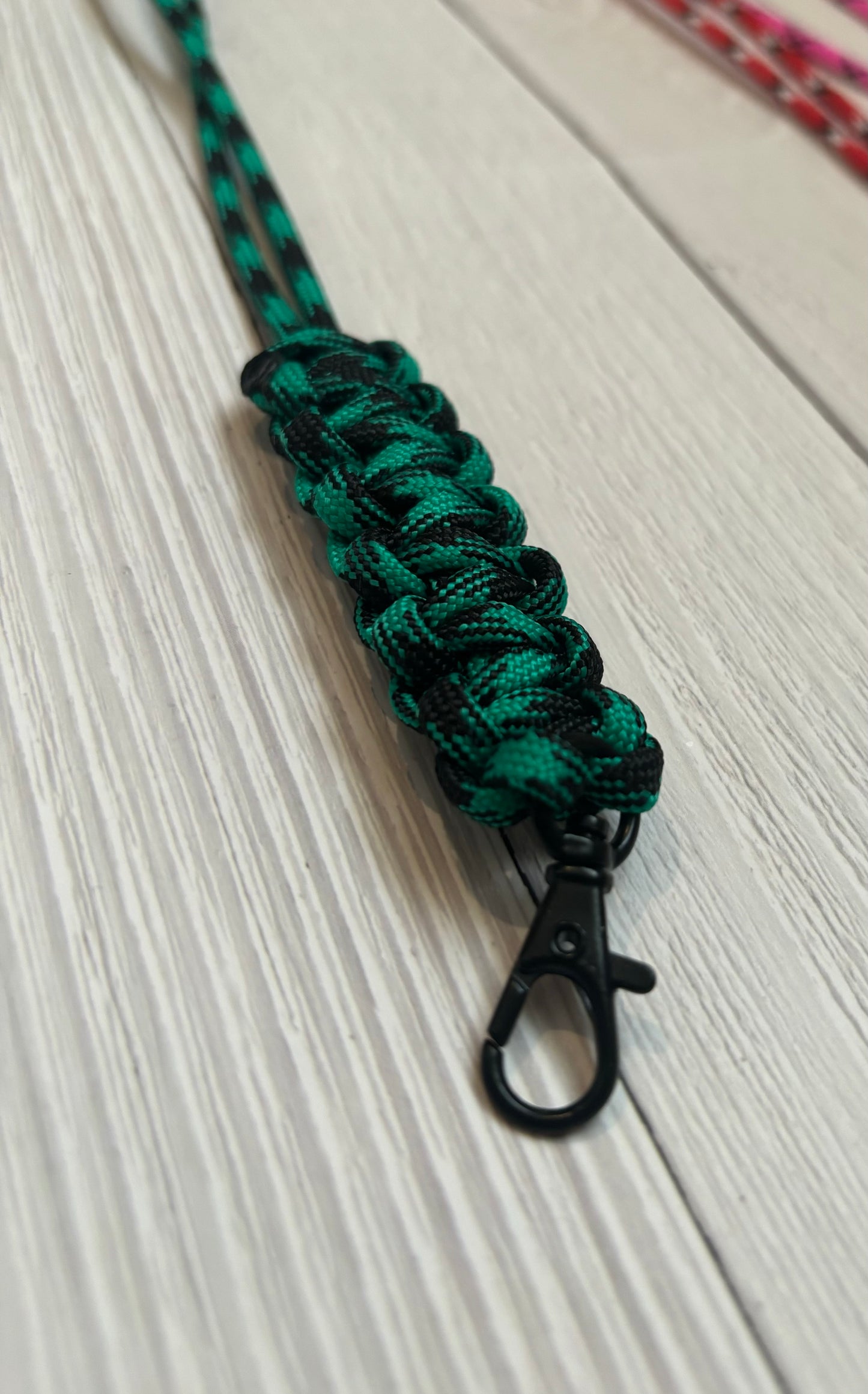 Paracord lanyard