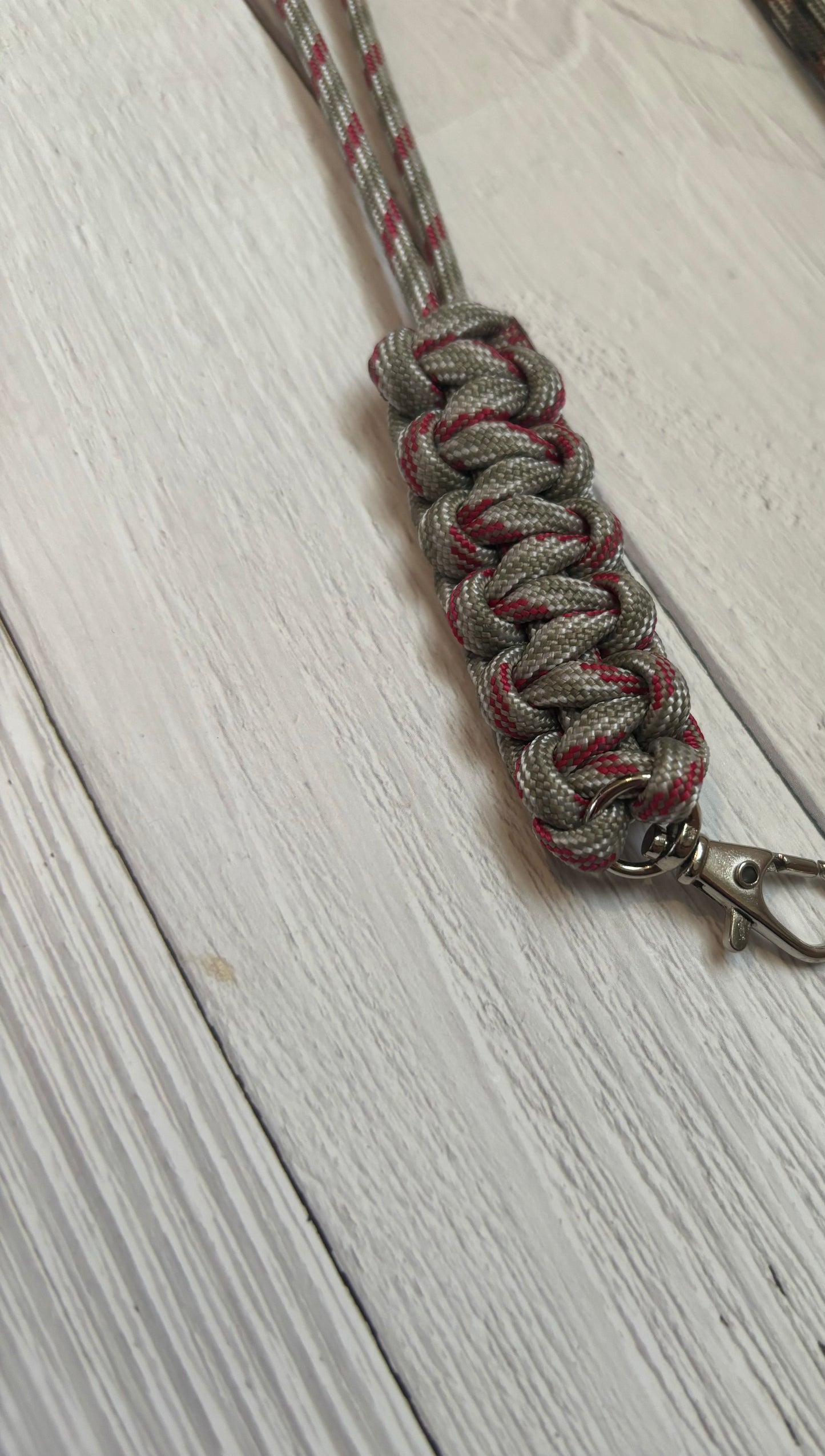 Paracord lanyard