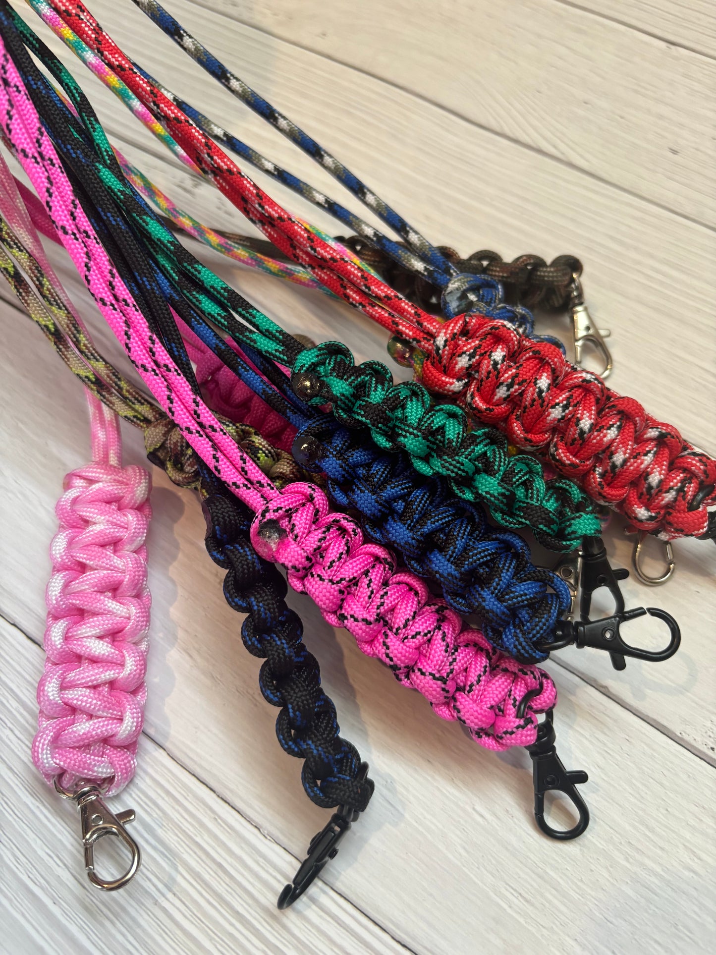 Paracord lanyard