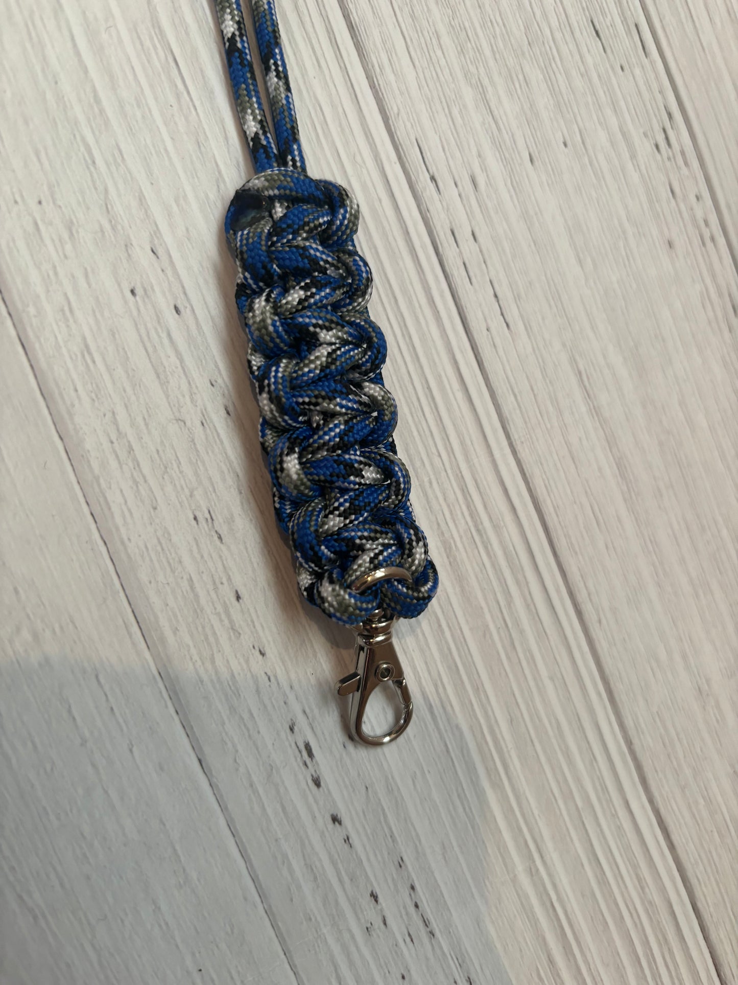 Paracord lanyard