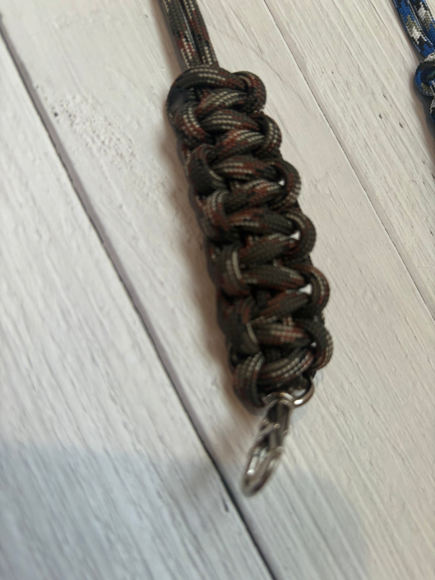 Paracord lanyard