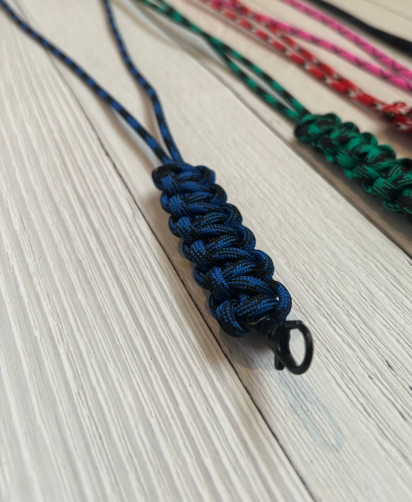 Paracord lanyard