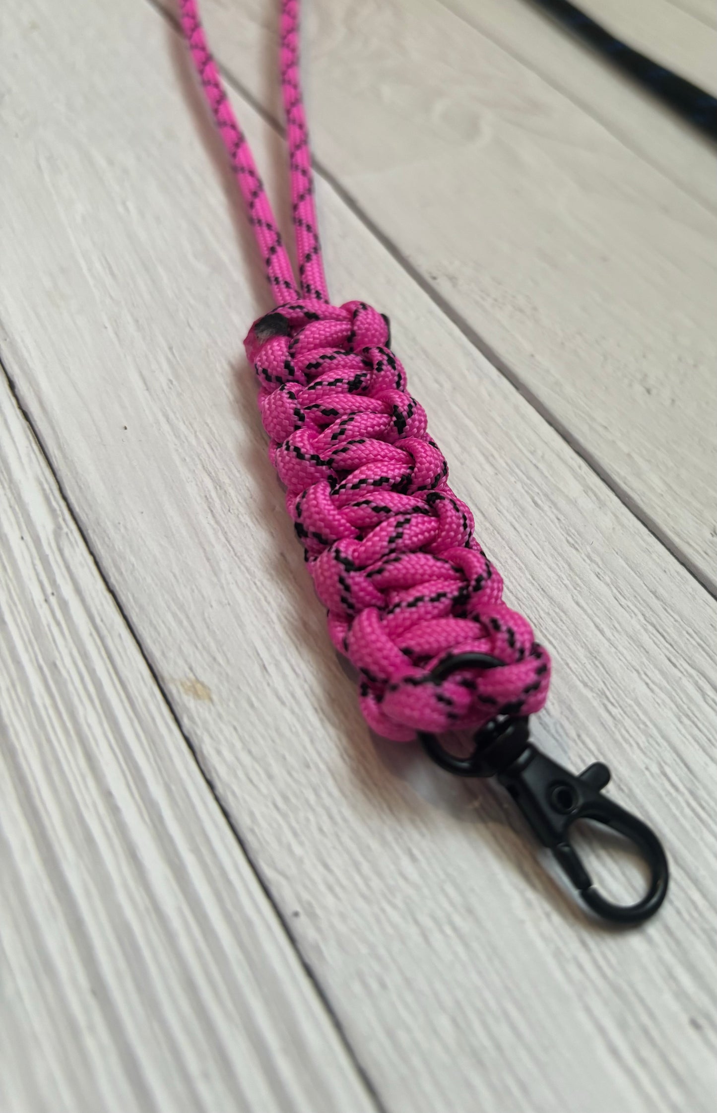 Paracord lanyard
