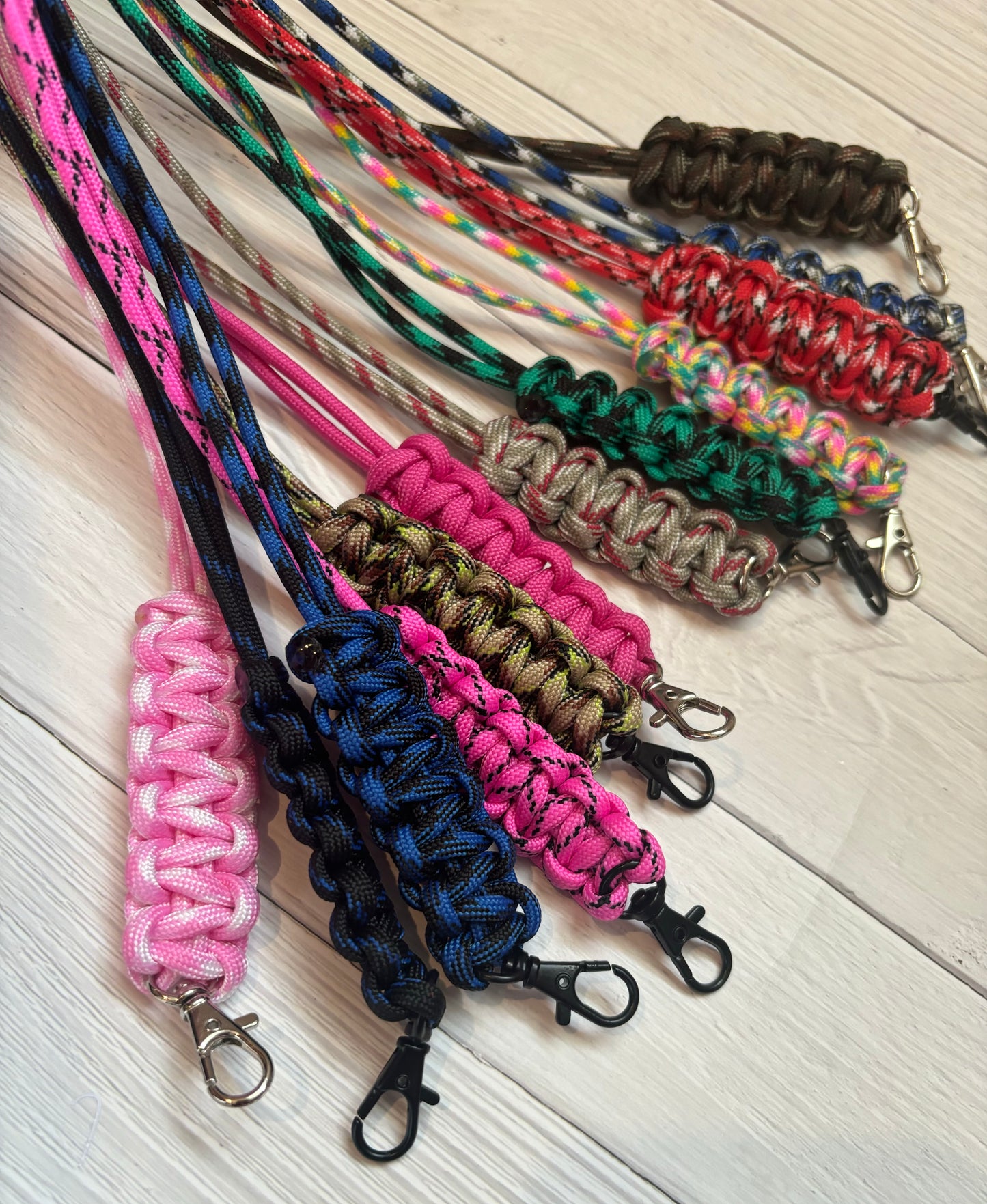 Paracord lanyard