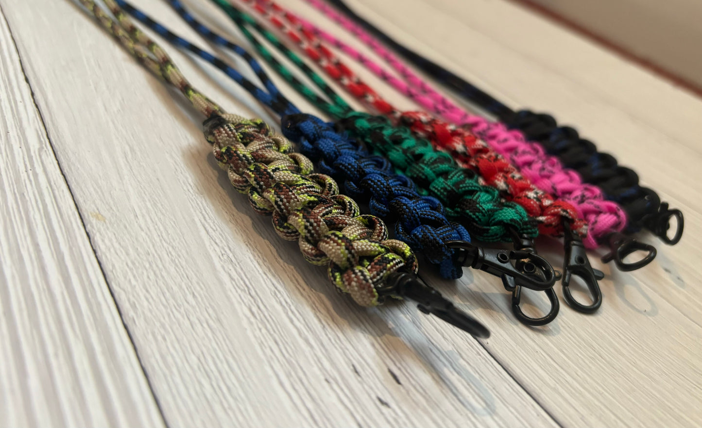 Paracord lanyard