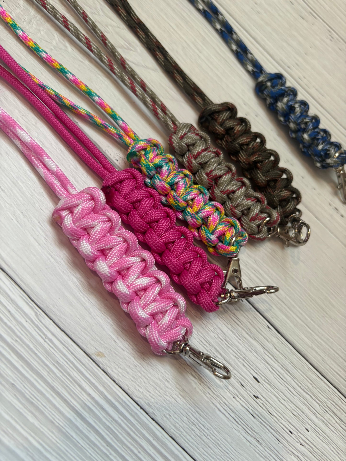 Paracord lanyard