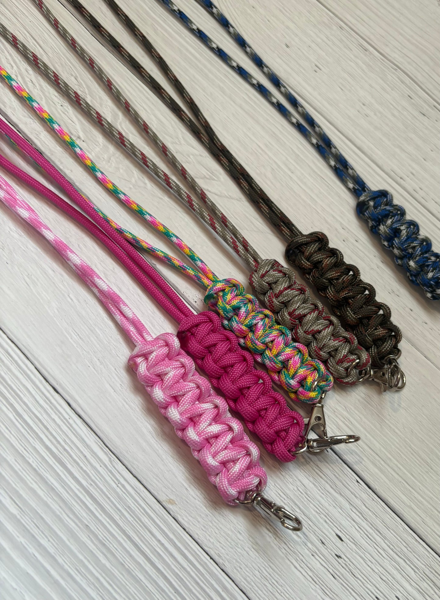 Paracord lanyard