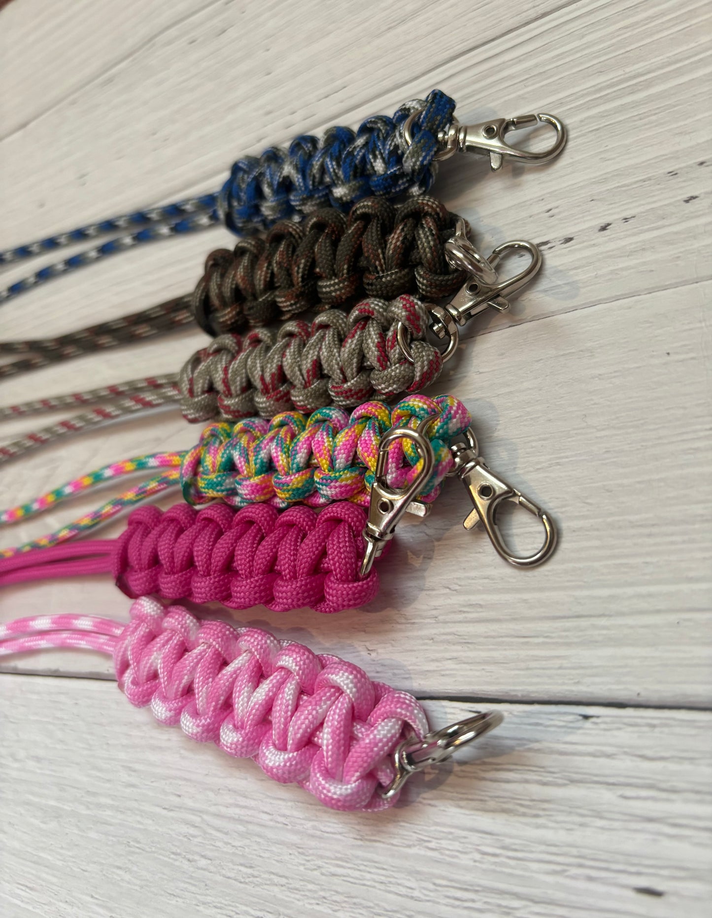Paracord lanyard