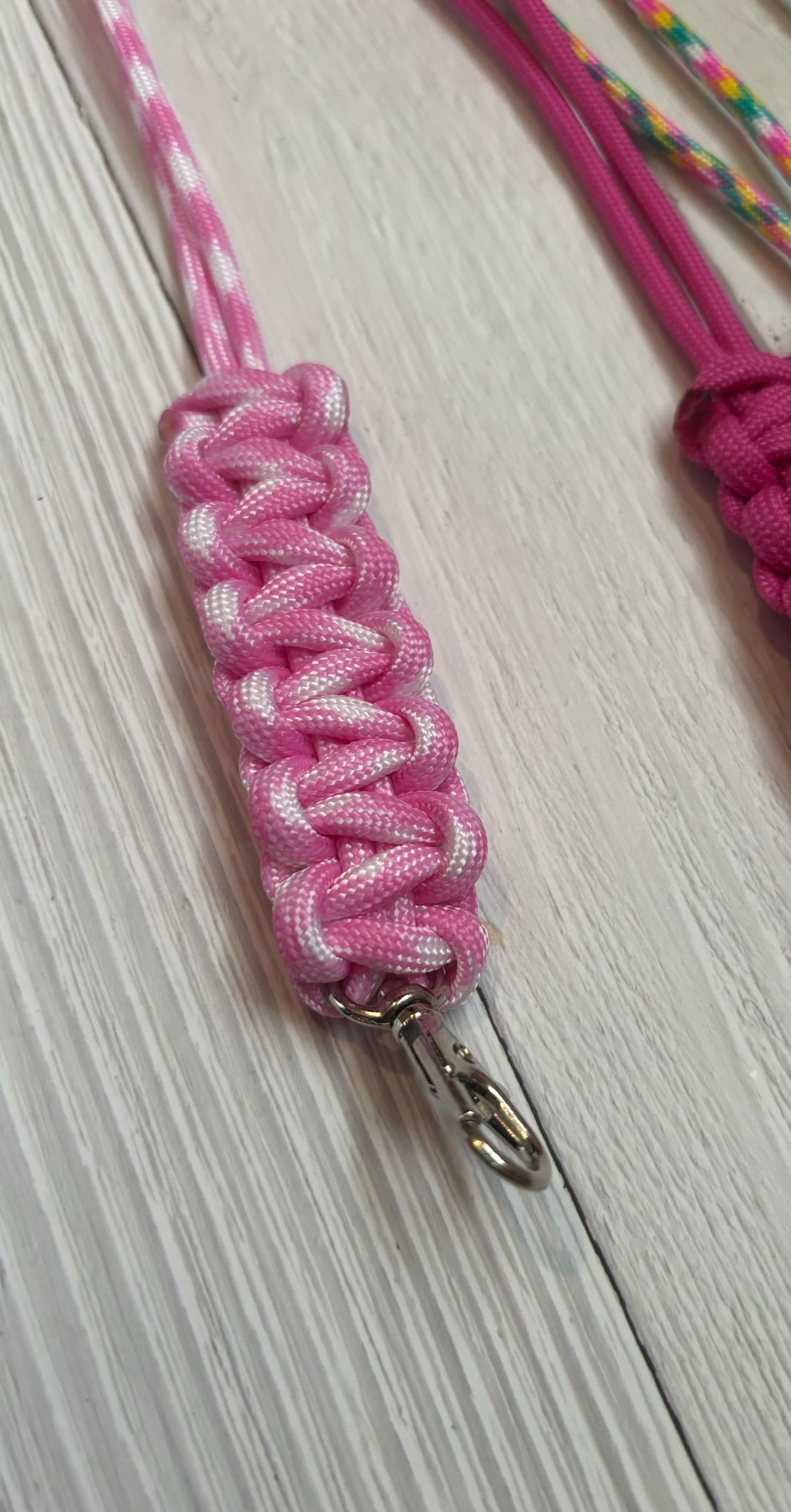 Paracord lanyard