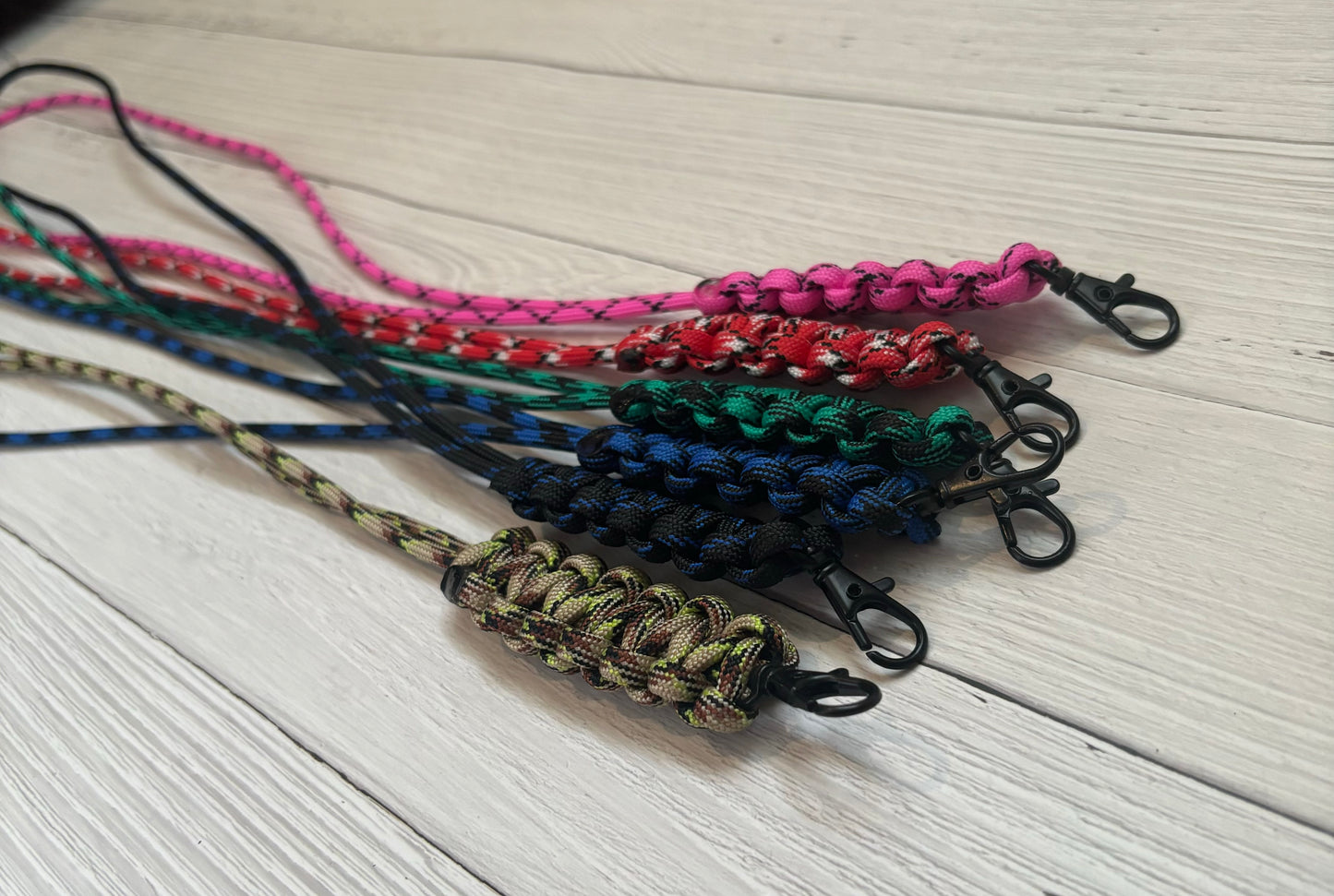 Paracord lanyard