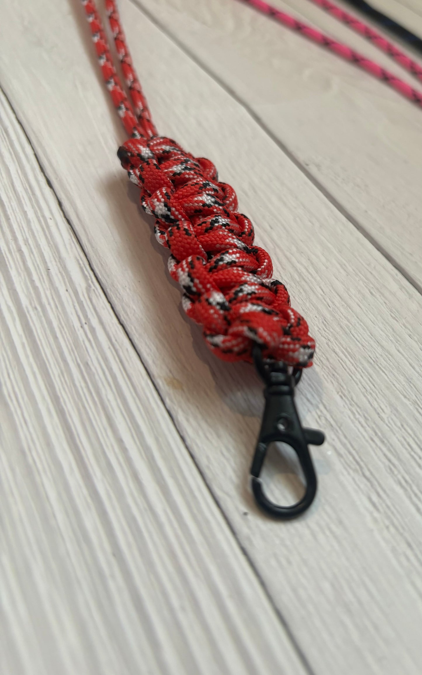 Paracord lanyard