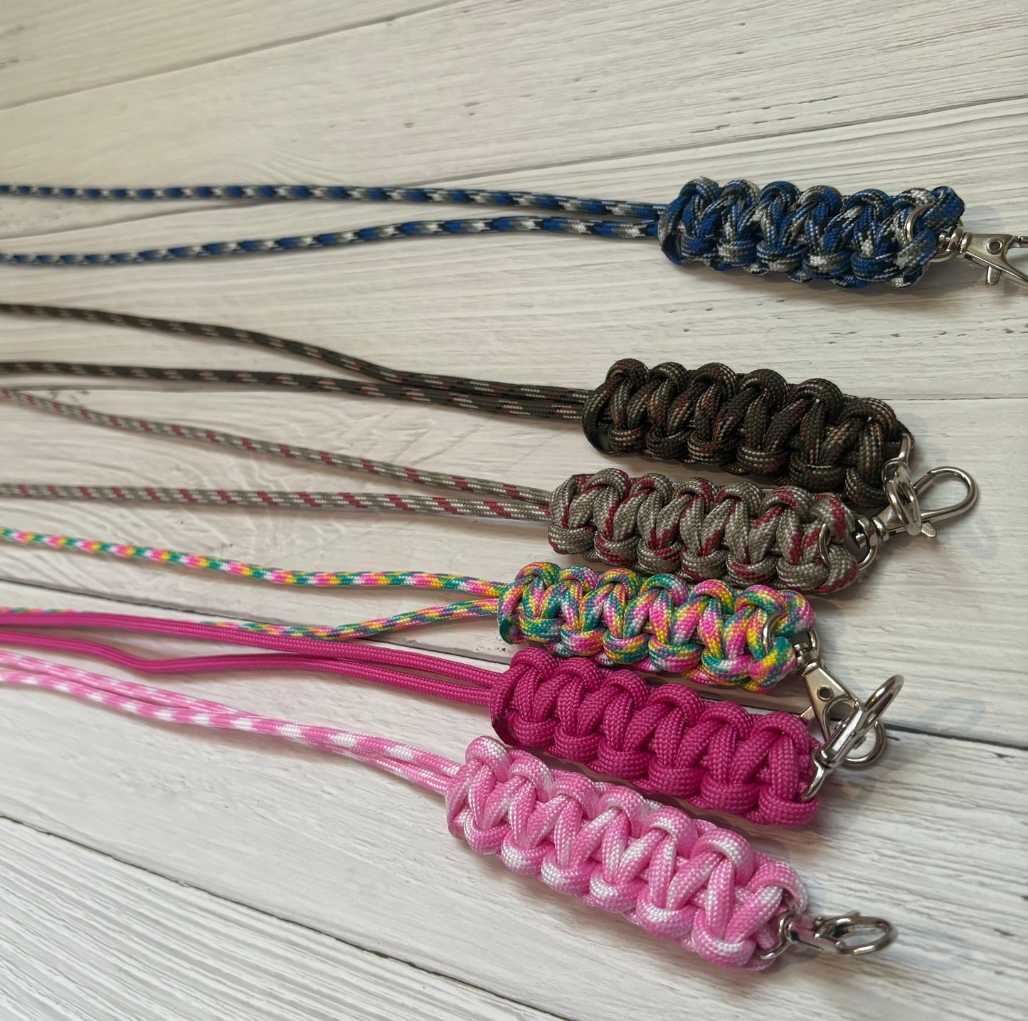 Paracord lanyard