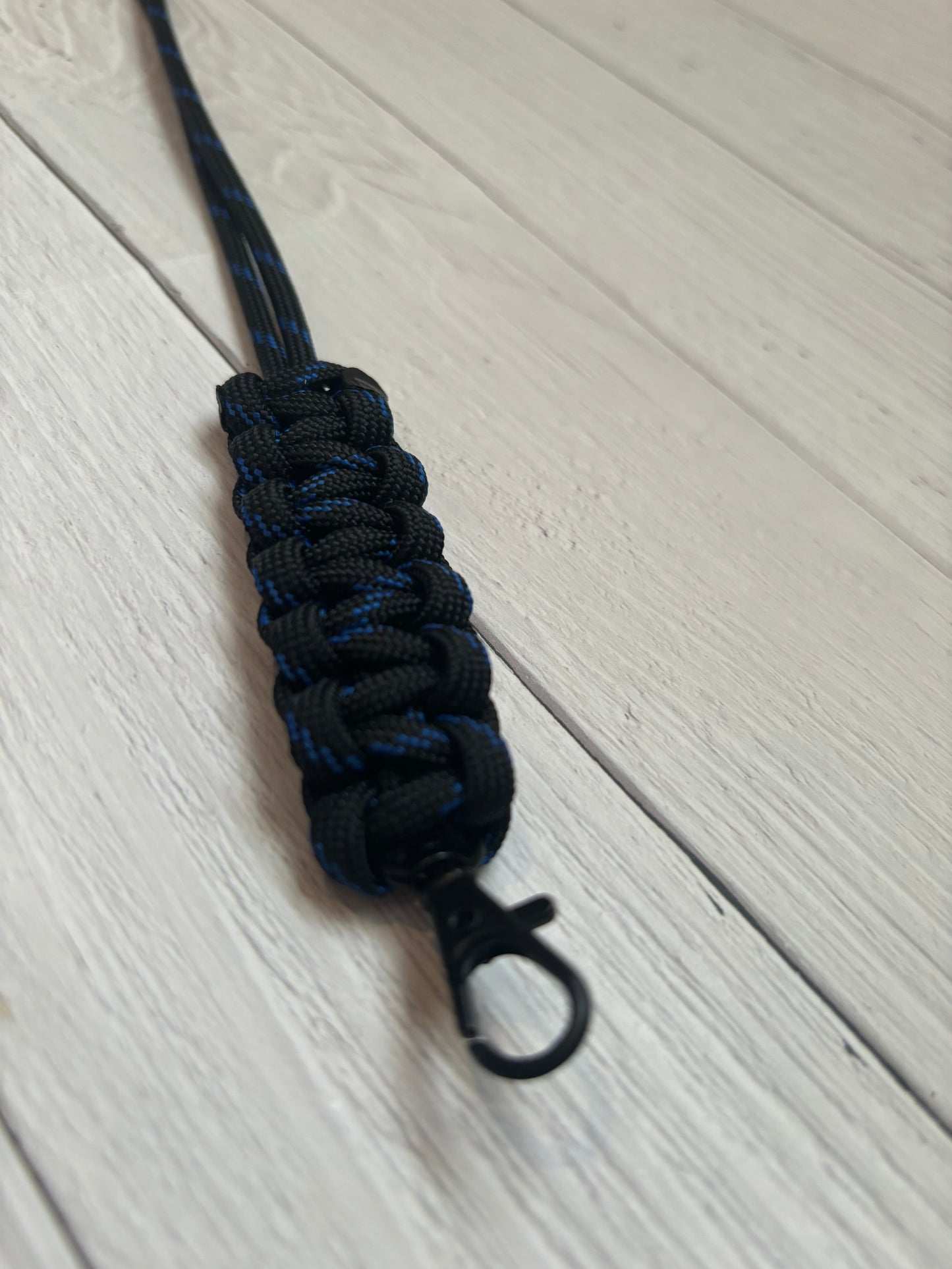 Paracord lanyard